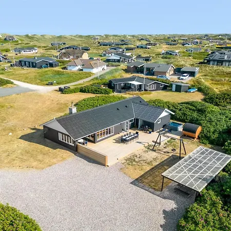 Semesterbostad Hillevi - 200m From The Sea By Interhome